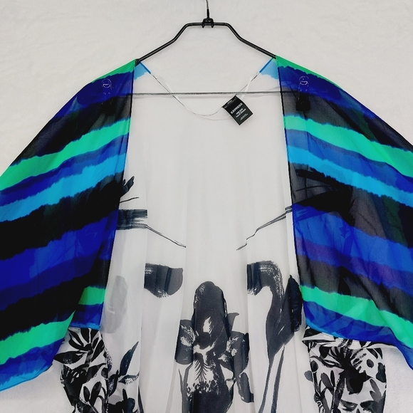 Express One Size Sheer Kimono with Graphic Print and Striped Sleeves P5200 - Picture 2 of 8
